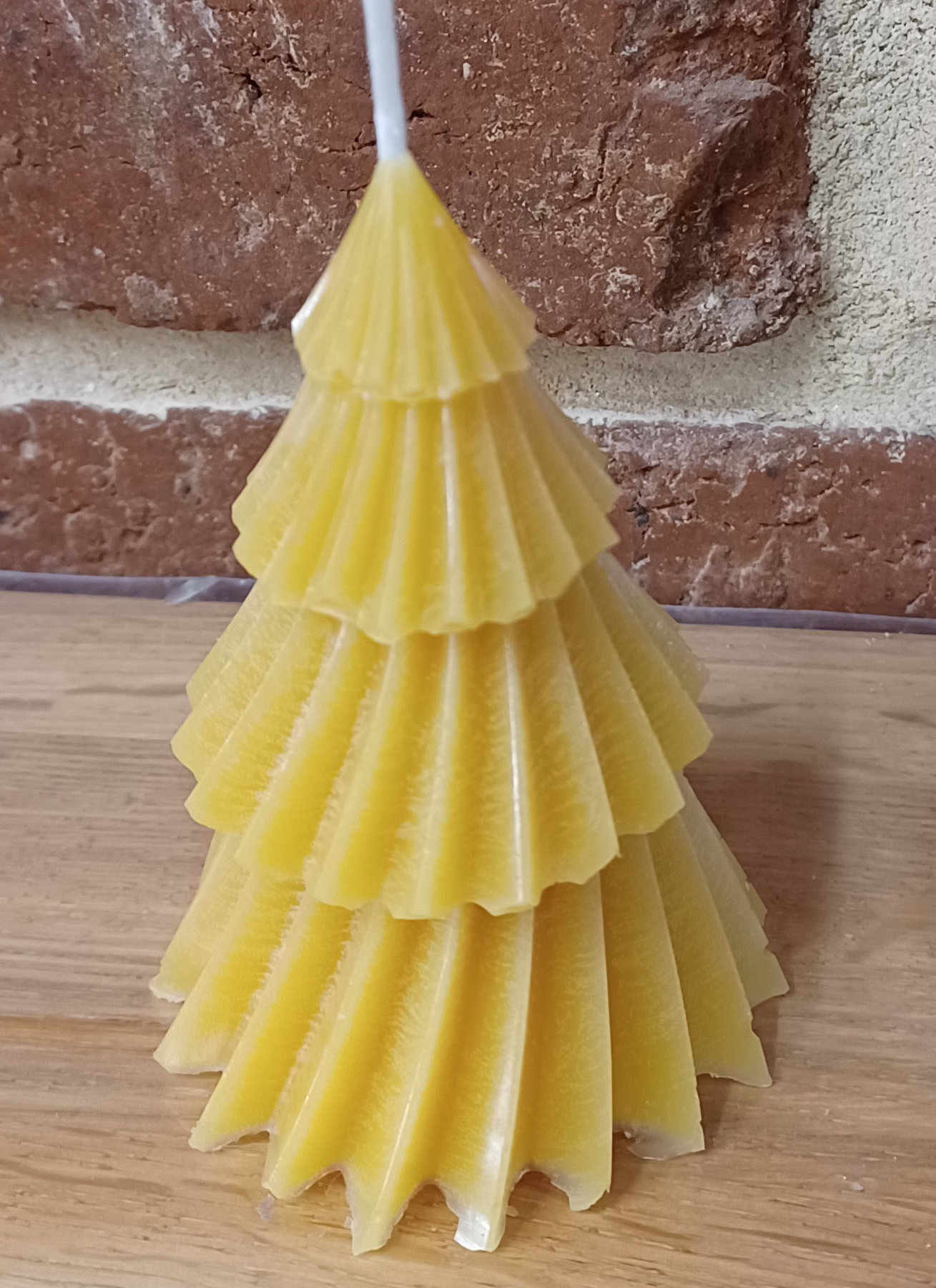 NO05_petit_sapin_moderne_jaune