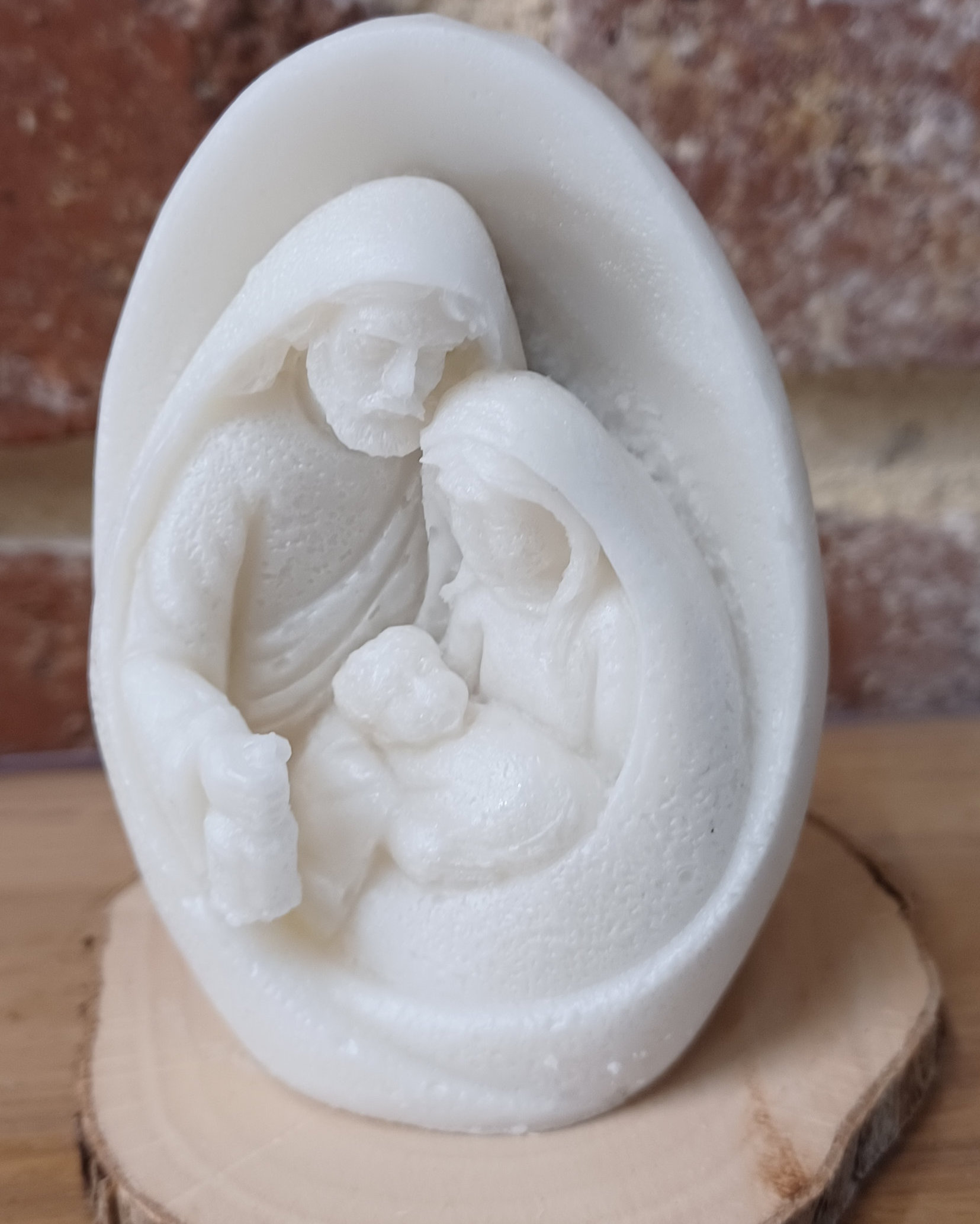 Sainte famille dans un oeuf